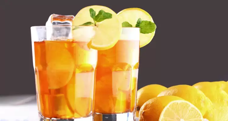 Chilled Artisan Iced Tea Infused with Fresh Flavors